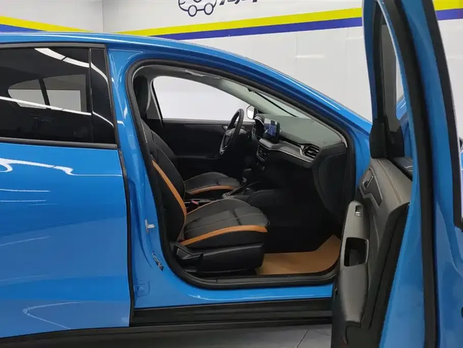 Ford Focus 2023 из CN, фото 4