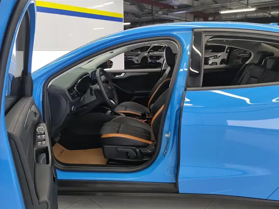 Ford Focus 2023 из CN, фото 9