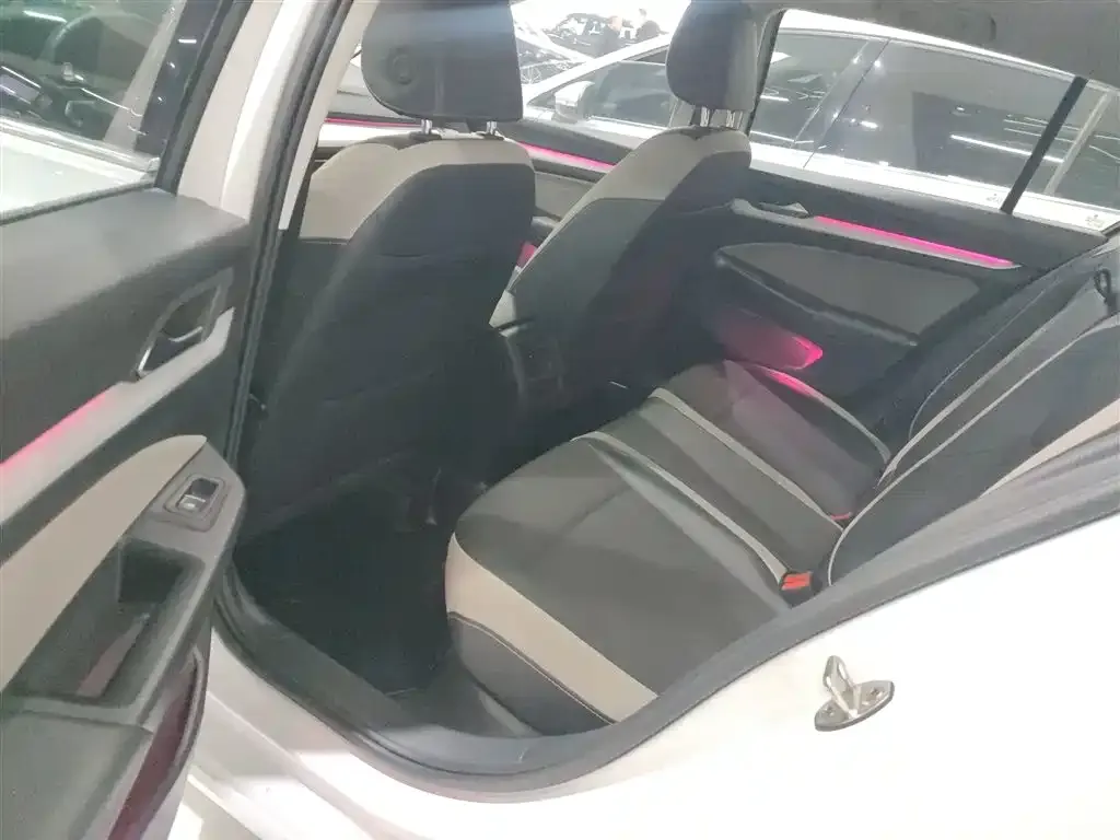 Volkswagen Golf 2022 из CN, фото 3