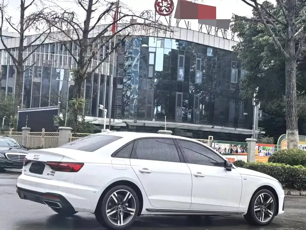 Audi A4L 2021 из CN, фото 8