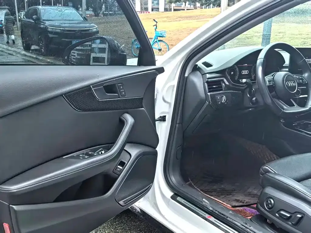 Audi A4L 2021 из CN, фото 7