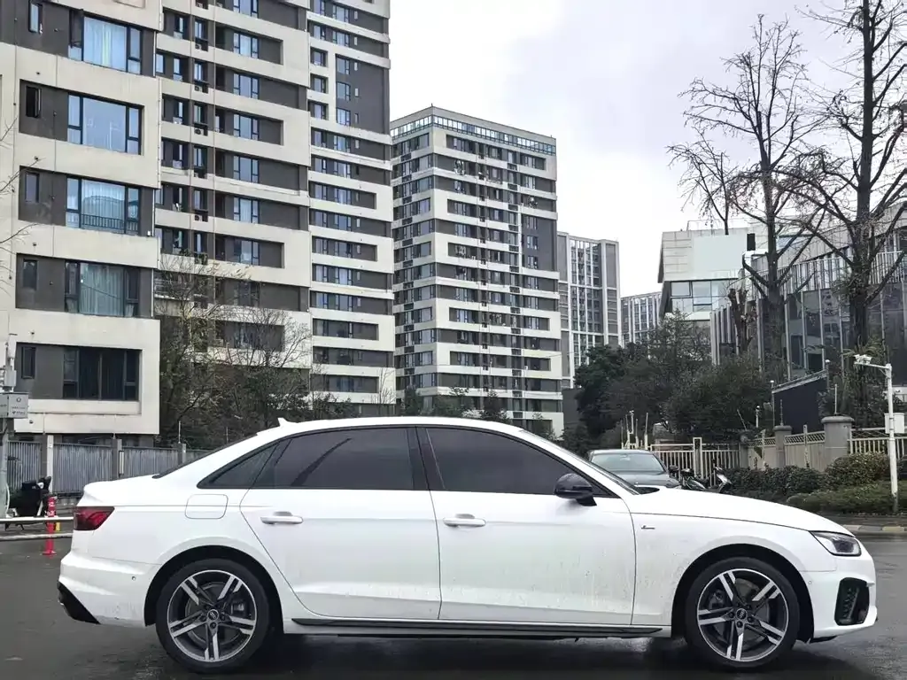 Audi A4L 2021 из CN, фото 4