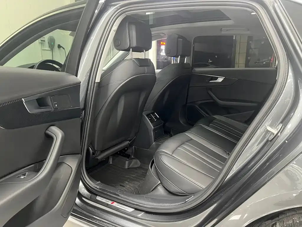 Audi A4L 2023 из CN, фото 5