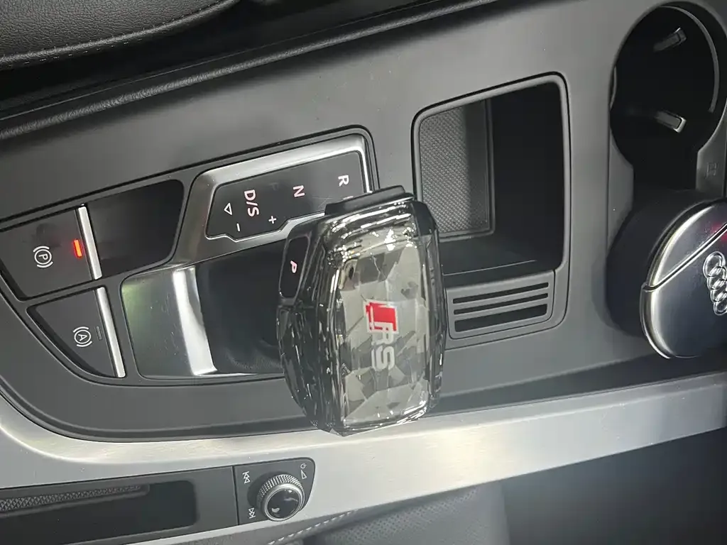 Audi A4L 2023 из CN, фото 10