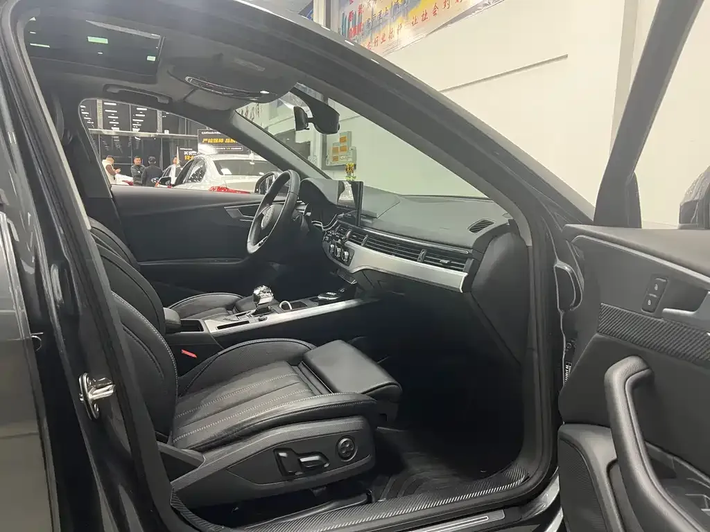 Audi A4L 2023 из CN, фото 6