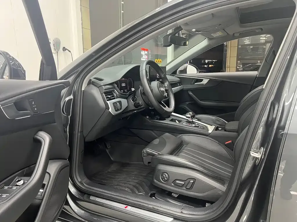 Audi A4L 2023 из CN, фото 8