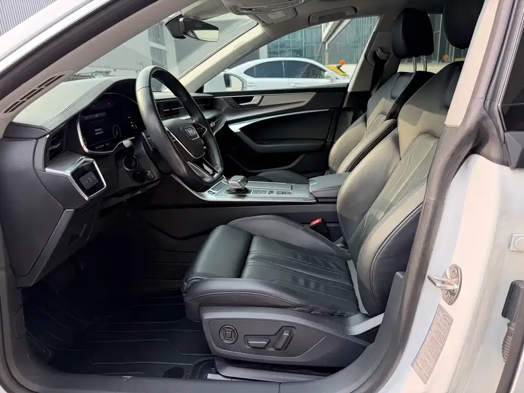Audi A7 2021 из CN, фото 7