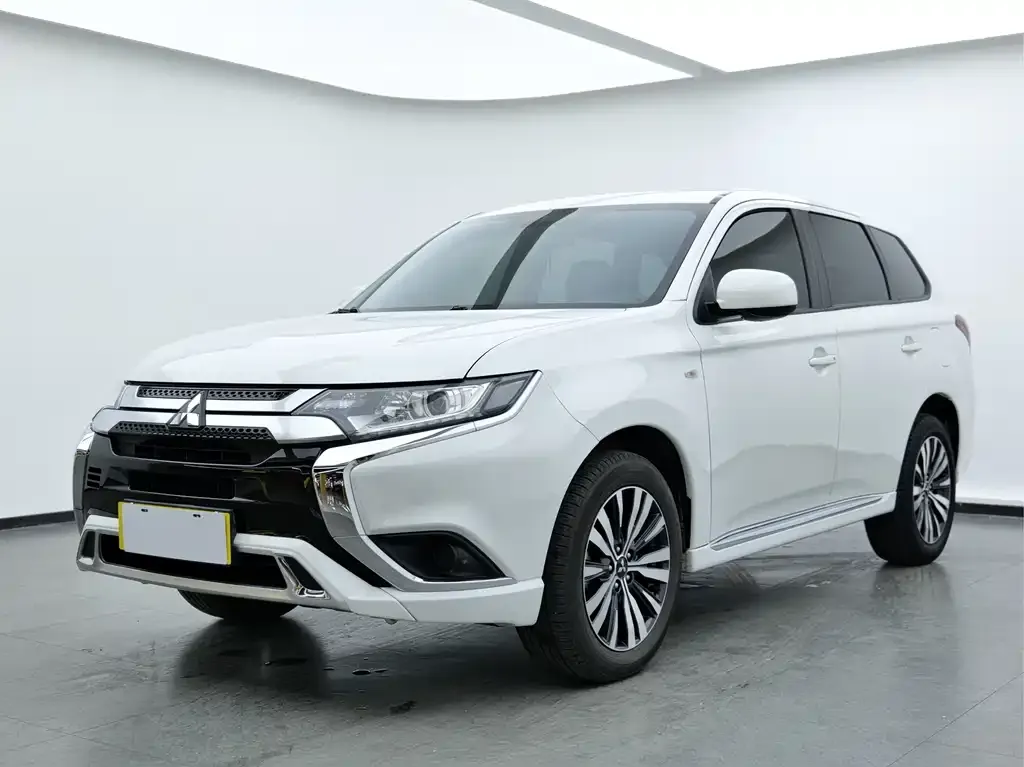 Mitsubishi Outlander 2022 из CN, фото 1