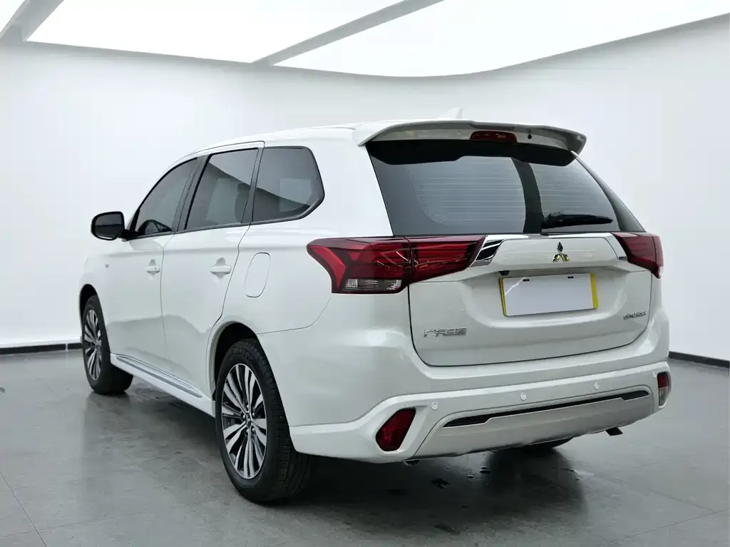 Mitsubishi Outlander 2022 из CN, фото 2