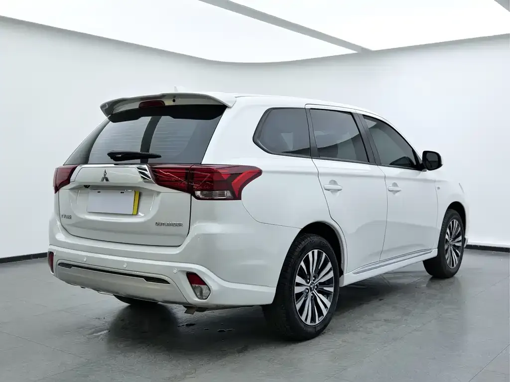 Mitsubishi Outlander 2022 из CN, фото 5