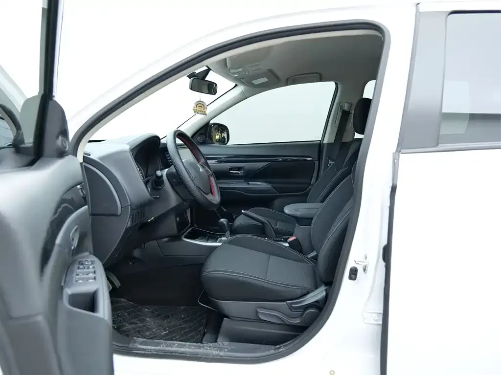 Mitsubishi Outlander 2022 из CN, фото 7