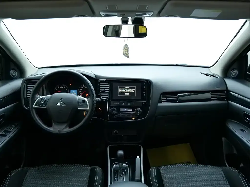 Mitsubishi Outlander 2022 из CN, фото 9