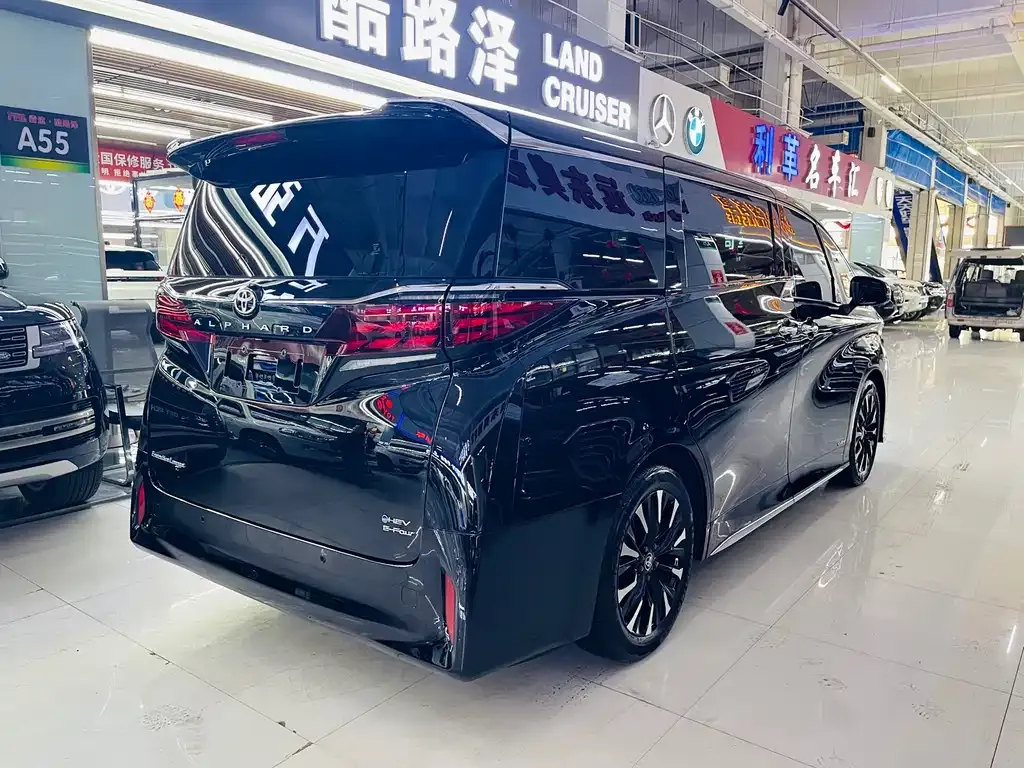 Toyota Alphard — фото 8