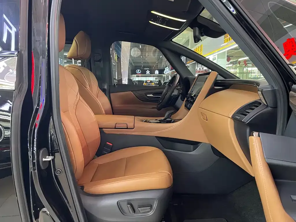 Toyota Alphard — фото 2