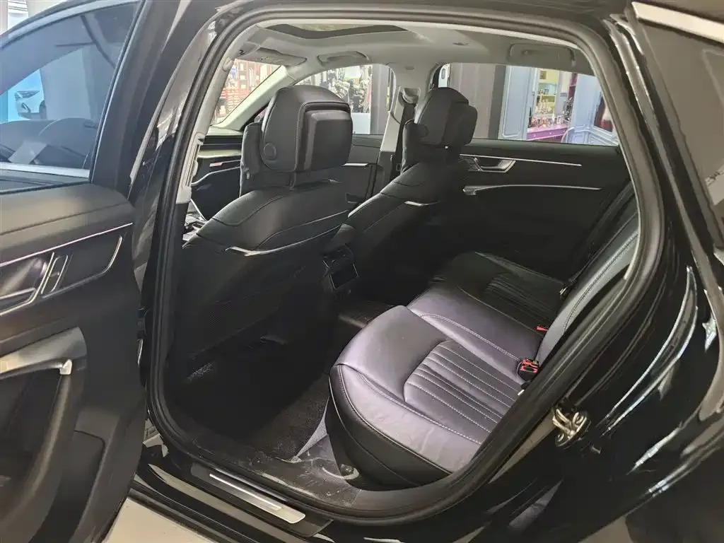 Audi A6L 2023 из CN, фото 9