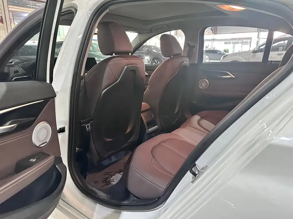 BMW 1 Series 2022 из CN, фото 2