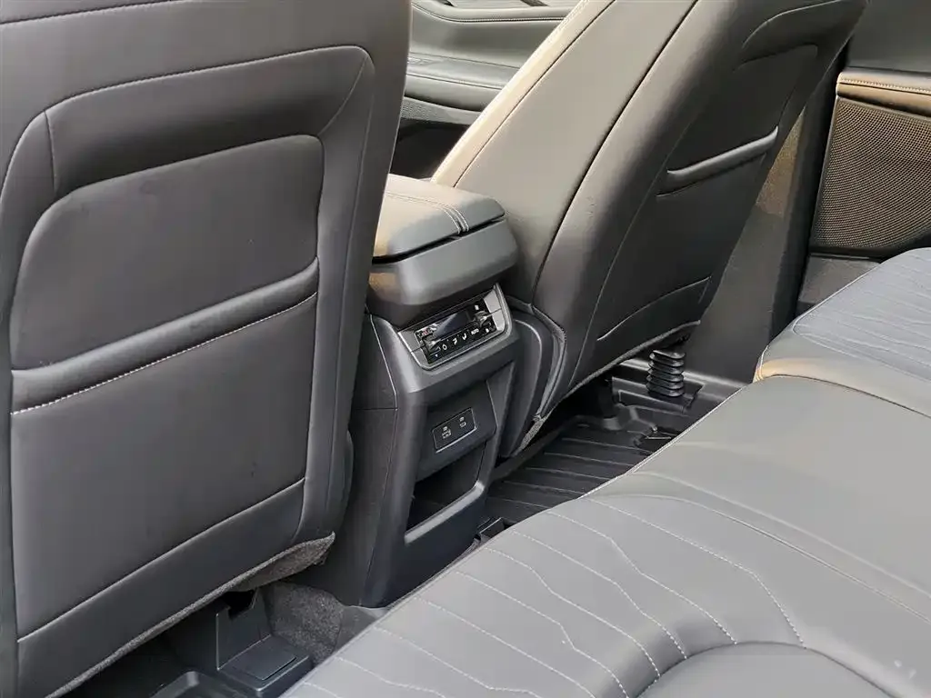 Ford Edge 2025 из CN, фото 2
