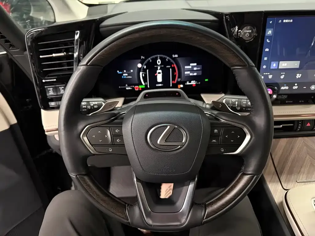 Lexus LM — фото 5