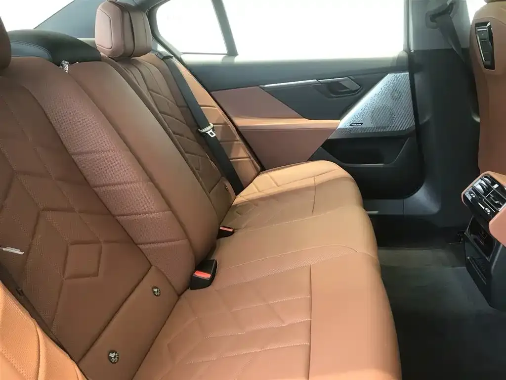 BMW 5 Series — фото 2