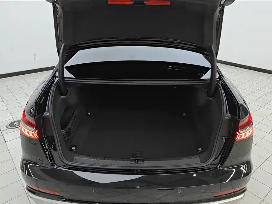 Audi A6L 2023 из CN, фото 7