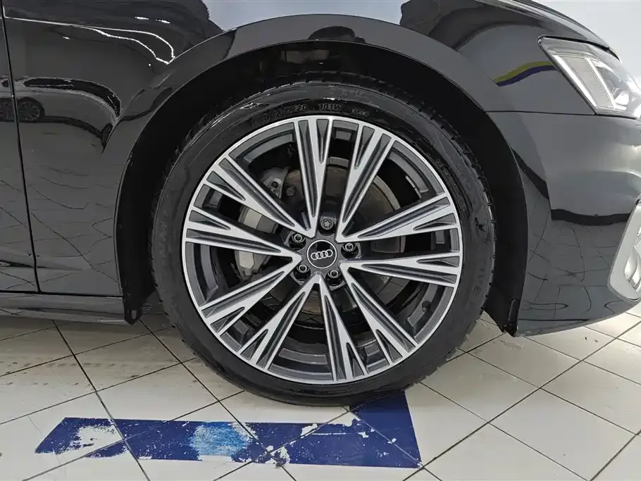Audi A6L 2023 из CN, фото 10