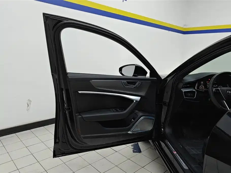 Audi A6L 2023 из CN, фото 2