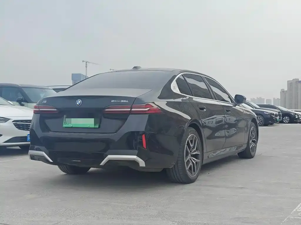 BMW i5 2025 из CN, фото 2
