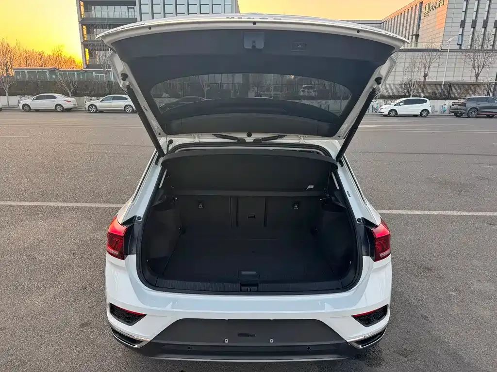 Volkswagen T-Roc 2023 из CN, фото 8