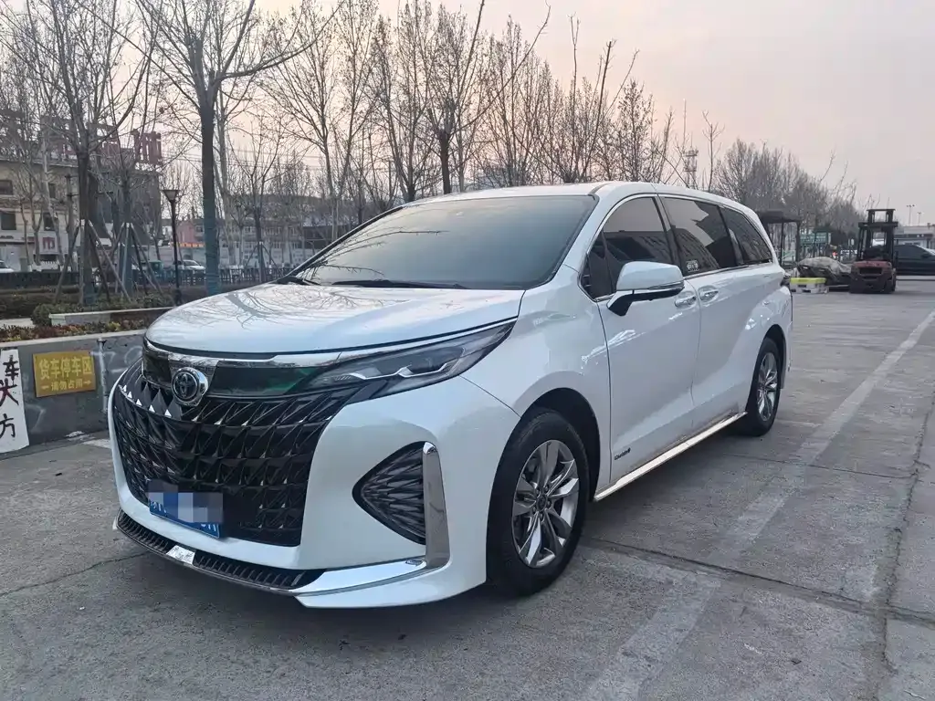 Toyota Sienna — фото 1