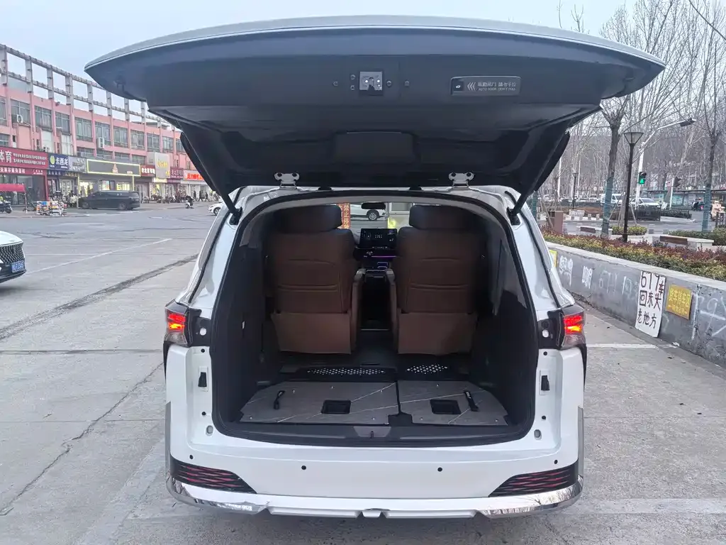 Toyota Sienna — фото 7