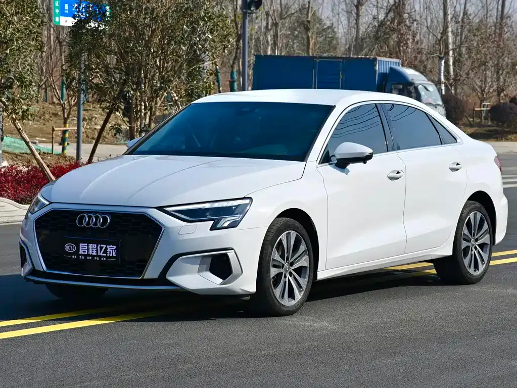 Audi A3 — фото 1