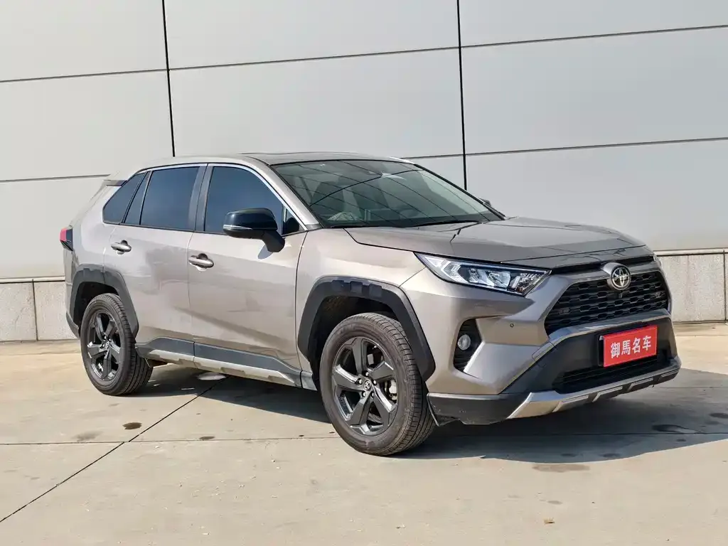 Toyota RAV4 — фото 5