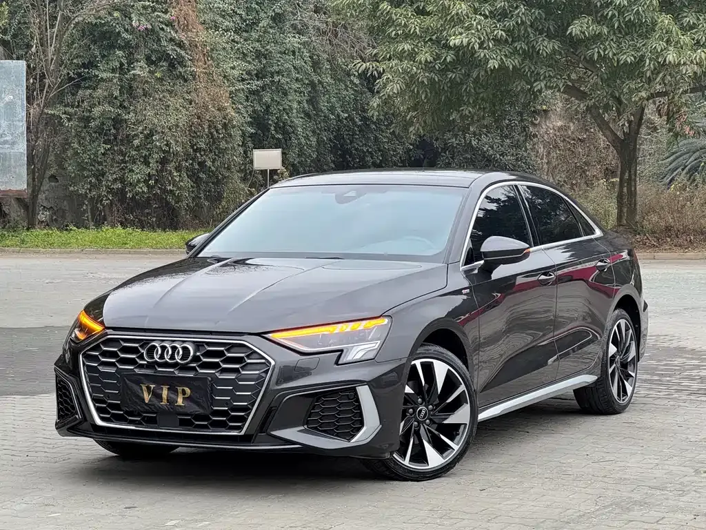 Audi A3 — фото 1