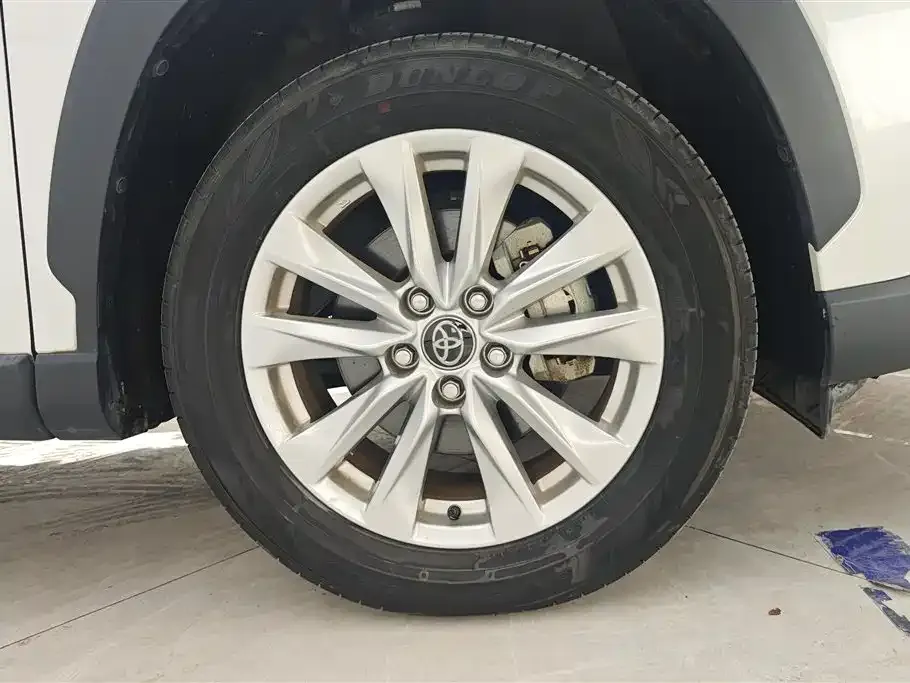 Toyota Corolla Cross — фото 10