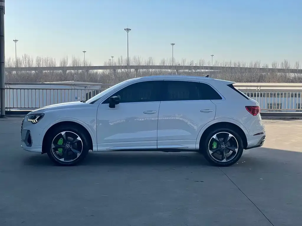 Audi Q3 2021 из CN, фото 2