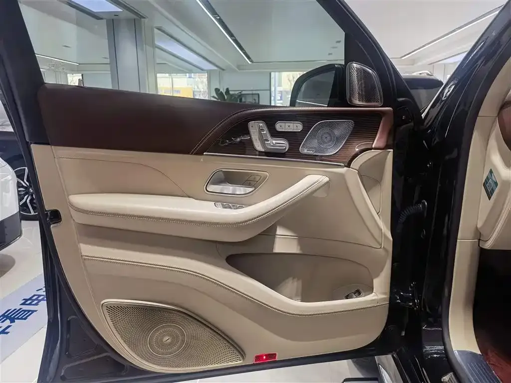 Mercedes-Benz GLS — фото 6