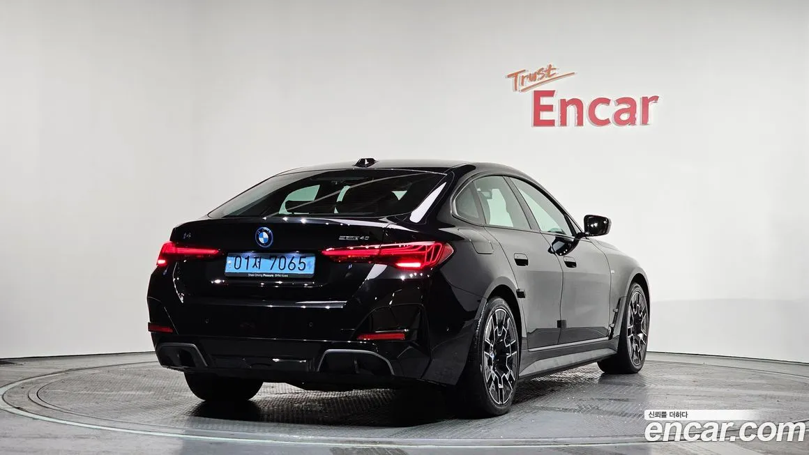 BMW i4 — фото 2