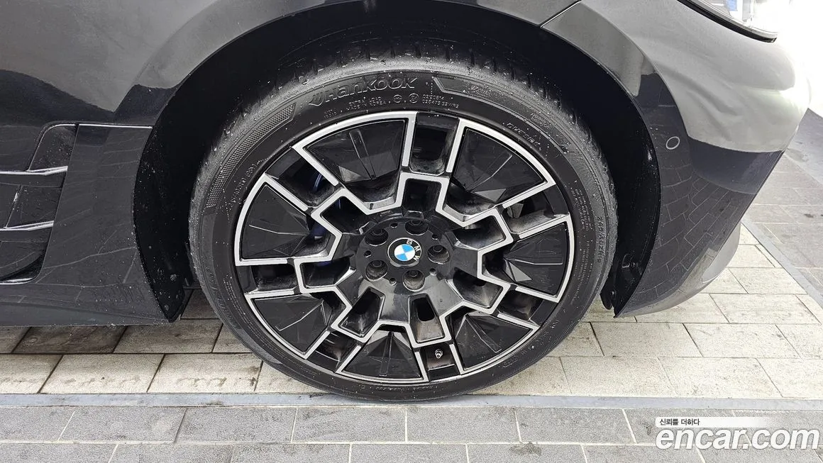BMW i4 — фото 10