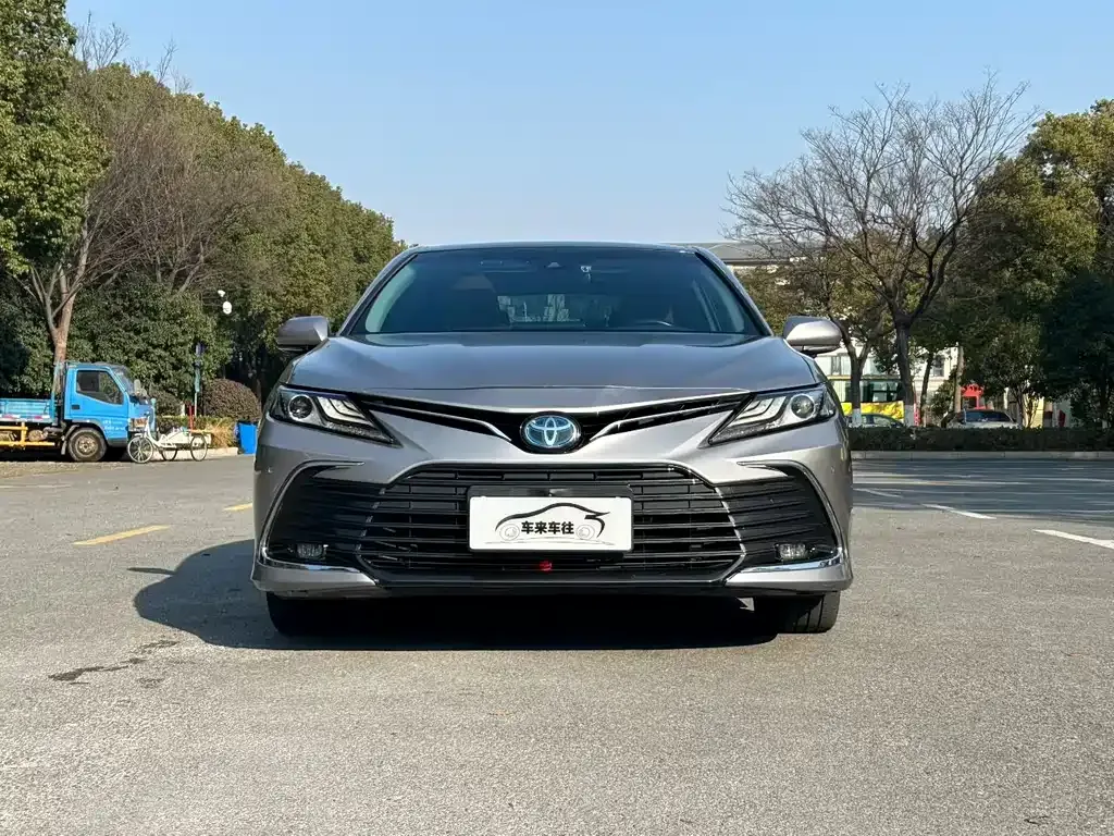 Toyota Camry — фото 7