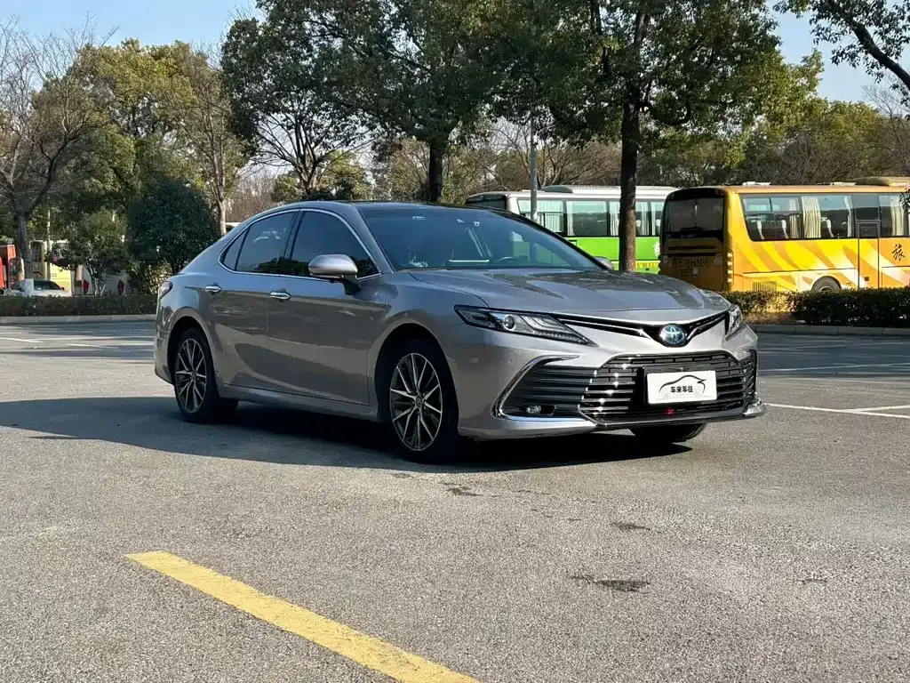 Toyota Camry — фото 9