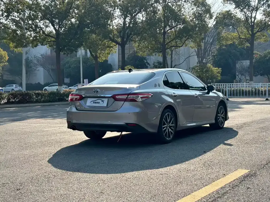 Toyota Camry — фото 8
