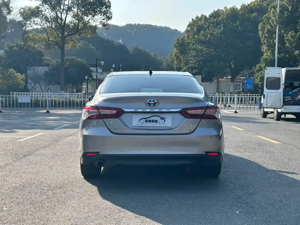 Toyota Camry — фото 6