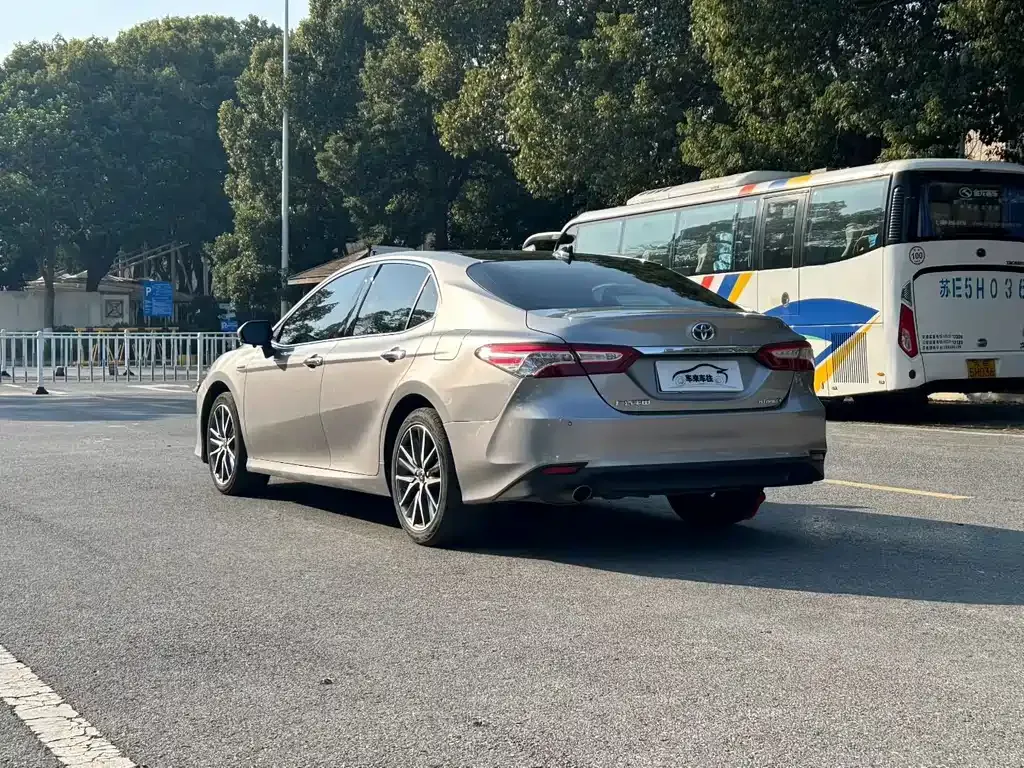 Toyota Camry — фото 4