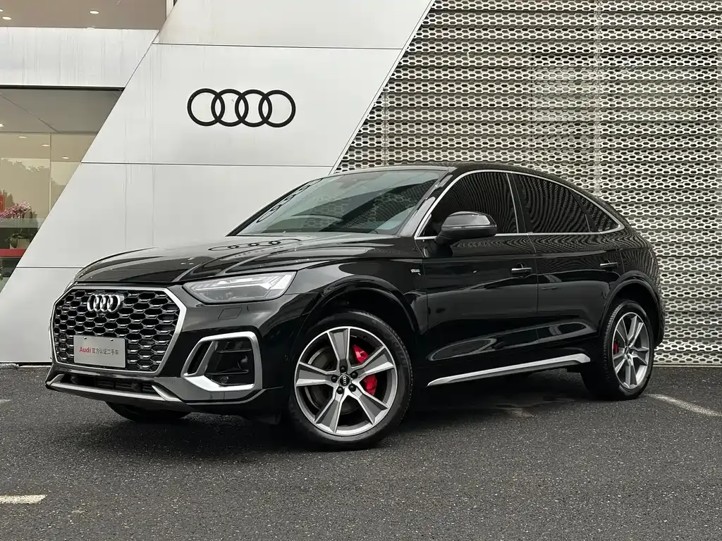 Audi Q5L Sportback — фото 1