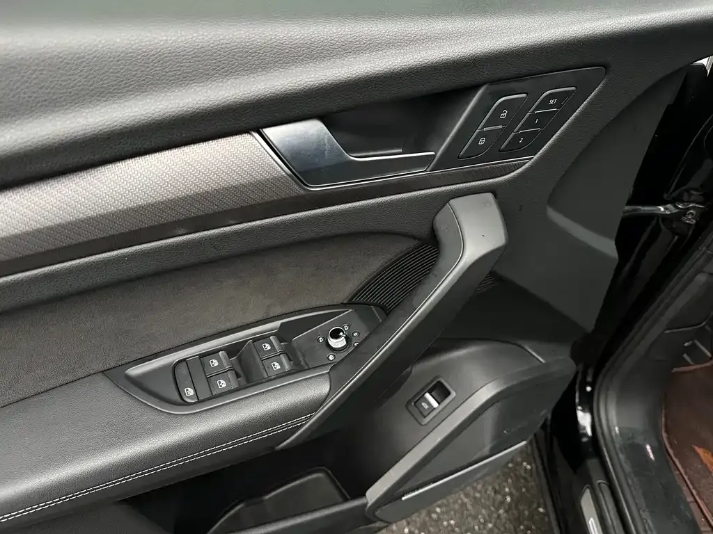 Audi Q5L Sportback — фото 9