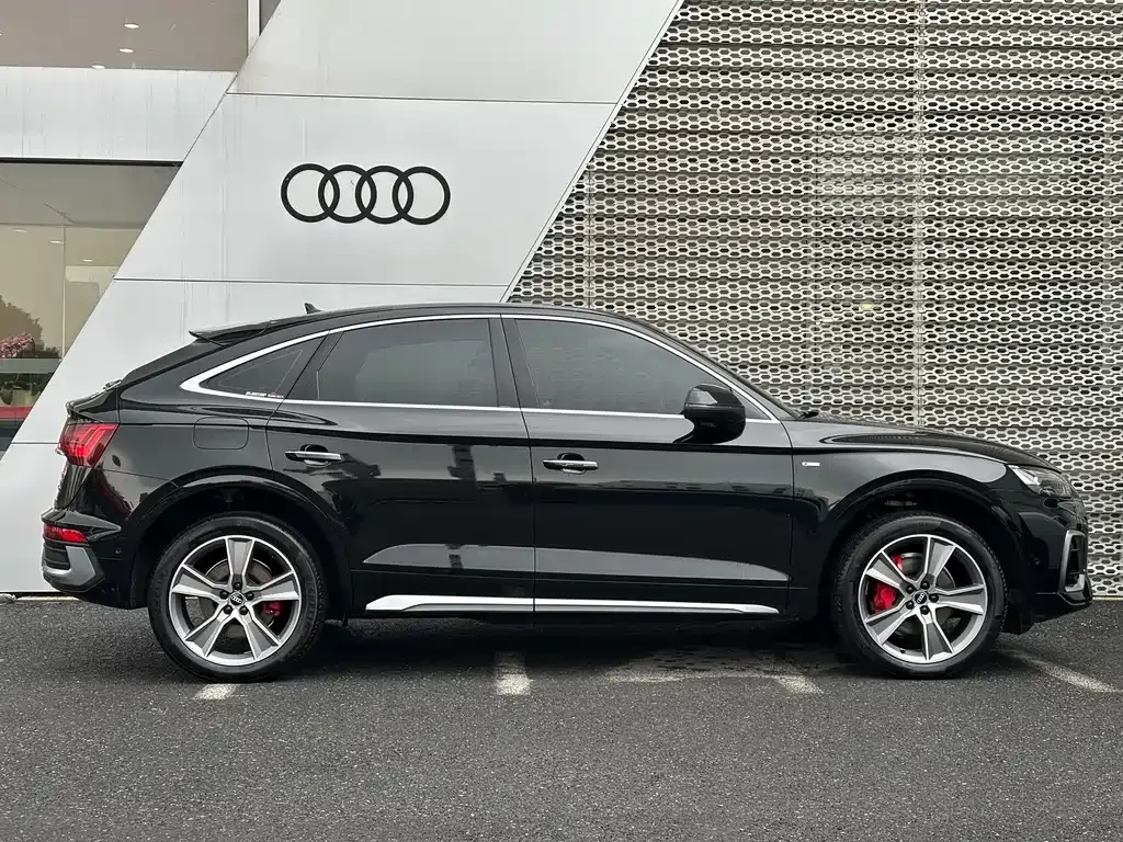 Audi Q5L Sportback — фото 6