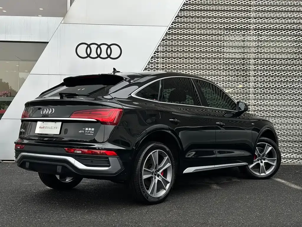 Audi Q5L Sportback — фото 5