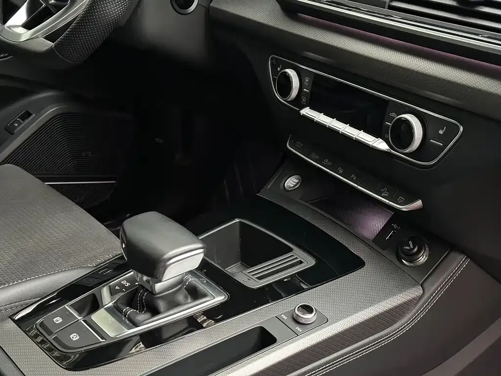 Audi Q5L Sportback — фото 4