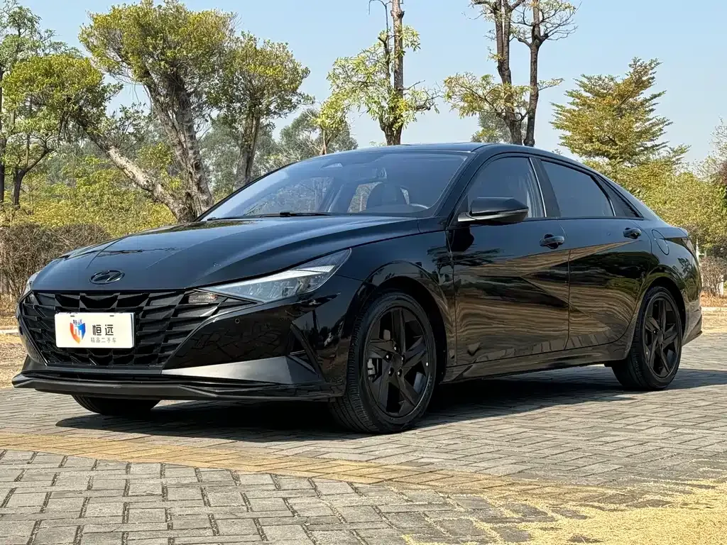Hyundai Elantra — фото 1