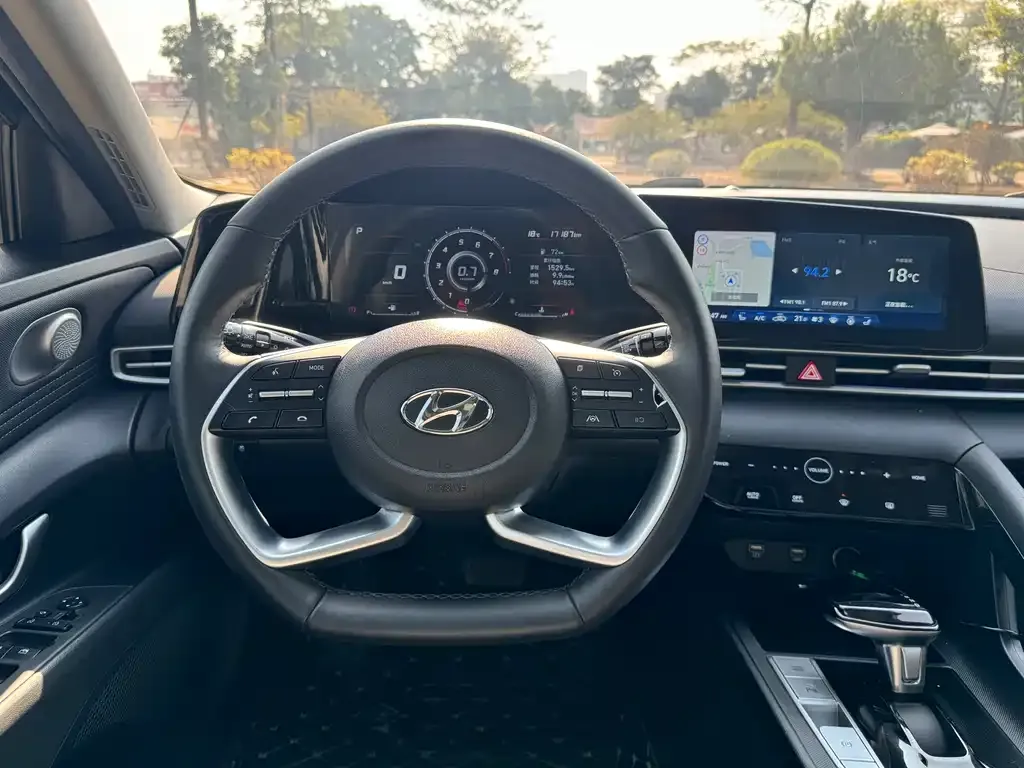 Hyundai Elantra — фото 9